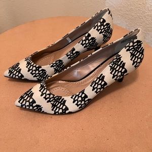Dexflex Comfort Kitten Heels Snake Print Embossed Pointed Toe Shoes Size 7.5